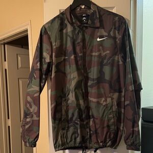 Nike women’s Camo Windbreaker Jacket - Green/Brown